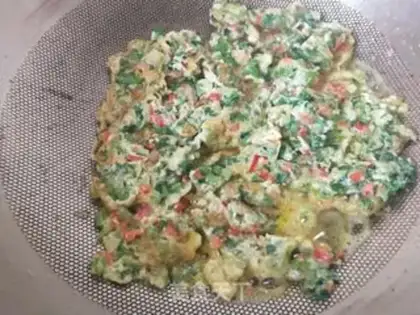 Make Celery leaves, meat and eggs step 6
