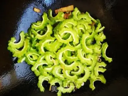 Make Five flowers and a bitter melon step 6