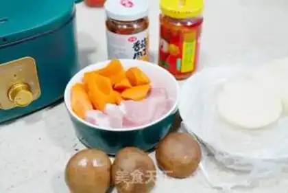 Make Carrot meat dumplings step 0