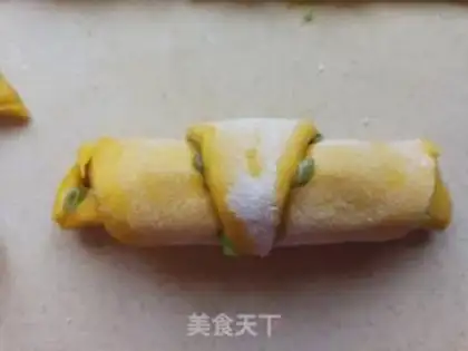 Make Onion pepper saline horn roll step 21