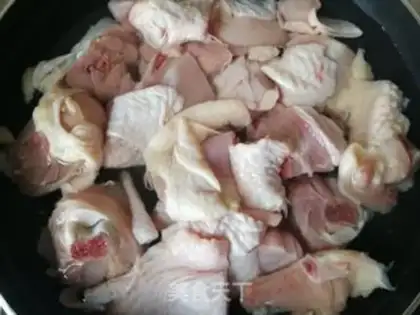 Make White fungus weed chicken leg soup step 0