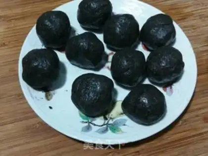 Make A broad black sesame moon cake step 3