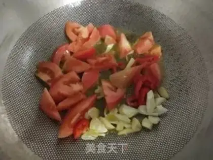 Make Vegetable sausage noodles step 4