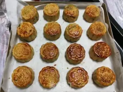 Make A broad black sesame moon cake step 11