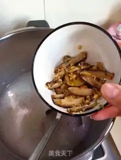 Make Mushroom beef congee step 7