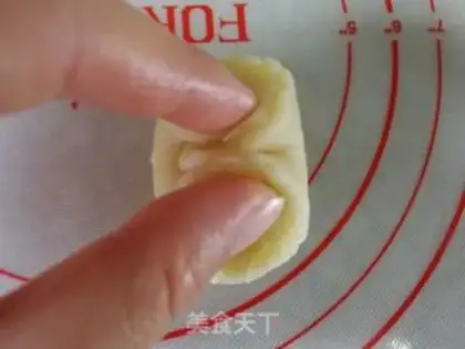 Make Kyo-kyung has come for the moon cake step 13