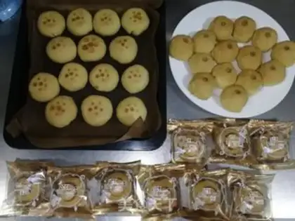 Make Kyo-kyung has come for the moon cake step 18