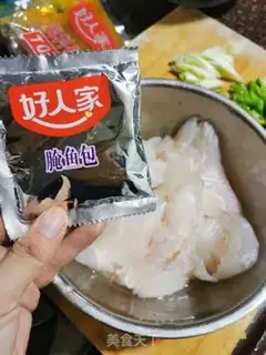 Make Quick-fried gold soup and sour fish step 1