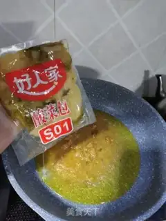 Make Quick-fried gold soup and sour fish step 6