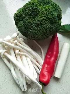Make ♪ White mushrooms and sweet peppers and broccoli ♪ step 0