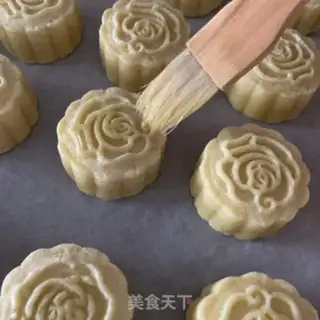 Make A yellow moon cake step 20