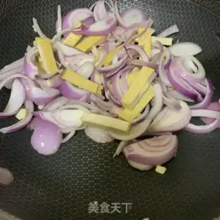 Make Soy onion fried beans step 5