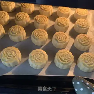 Make A yellow moon cake step 23