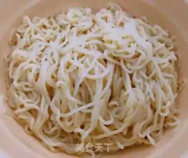 Make Snowflake mushroom noodles step 8