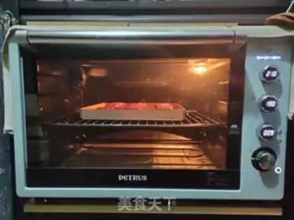 Make Net and black moon cakes step 8