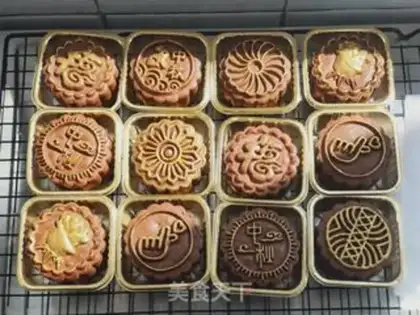 Make Net and black moon cakes step 11