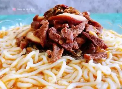 Make Snowflake mushroom noodles step 12