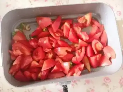 Make Tomato fried eggs step 4