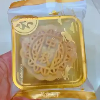 Make Green bean saloon mooncake step 15