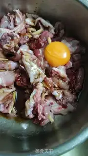 Make Sichuan chili chicken step 1