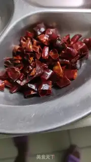 Make Sichuan chili chicken step 4