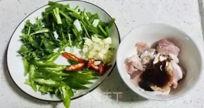 Make Fresh fried meat step 1