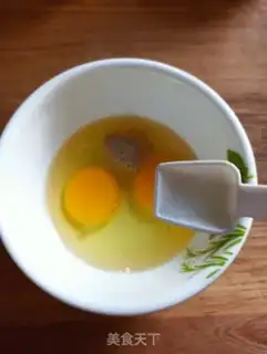 Make Scrambled eggs step 1