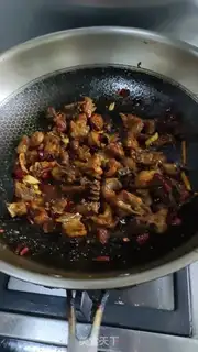 Make Sichuan chili chicken step 8