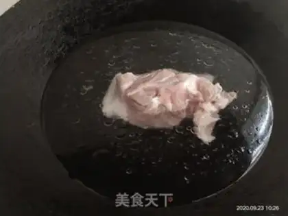 Make Pyramid fried pork step 1