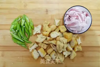 Make Five flowers for tofu step 1