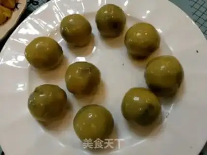 Make Mid-Autumn Soybean Yellow Mooncake step 4