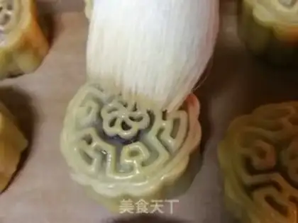 Make Mid-Autumn Soybean Yellow Mooncake step 6
