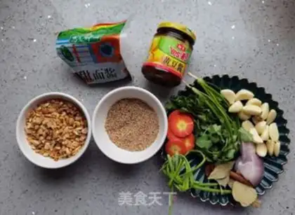 Make Spicy beef sauce step 1