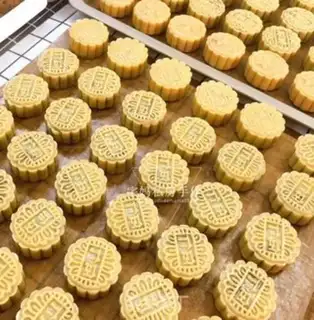 Make A wide moon cake step 4
