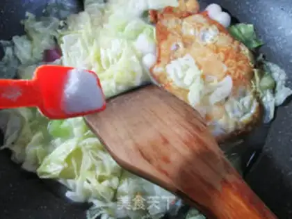 Make Fried eggs and cabbage step 3