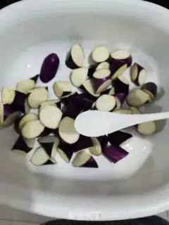 Make Onion fried eggplant step 0