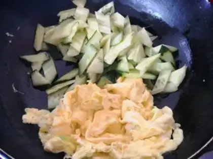 Make Pumpkin fried eggs step 4
