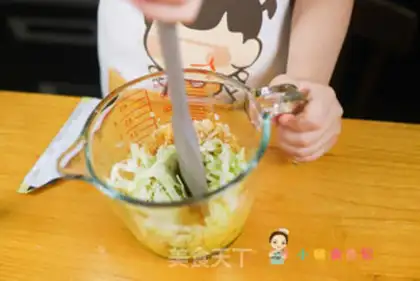 Make The cabbage egg muffin step 2
