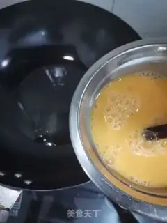 Make Tomato fried eggs step 2