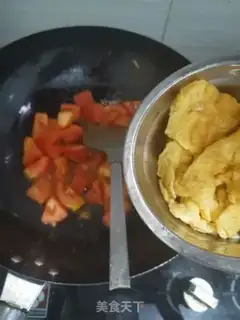 Make Tomato fried eggs step 5