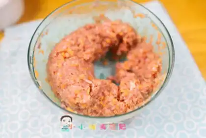 Make Beef cucumber roll step 2
