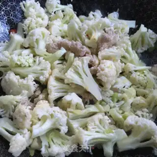 Make Meat sauce and cut flowers step 6