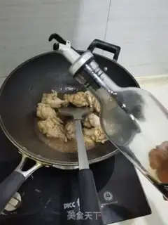 Make Red-burned chicken legs step 4