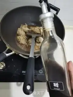 Make Red-burned chicken legs step 5