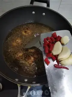 Make Red-burned chicken legs step 7
