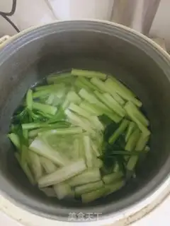 Make Celery fried meat step 1