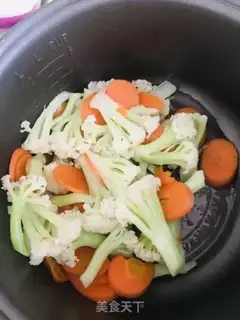 Make Garlic oatmeal with carrots step 1