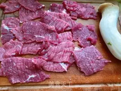 Make Apricot mushroom fried ridge step 0