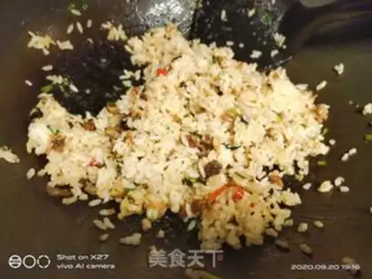 Make Shrimp chicken fried rice step 4