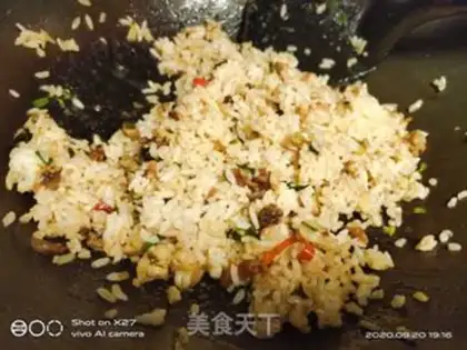 Make Shrimp chicken fried rice step 5